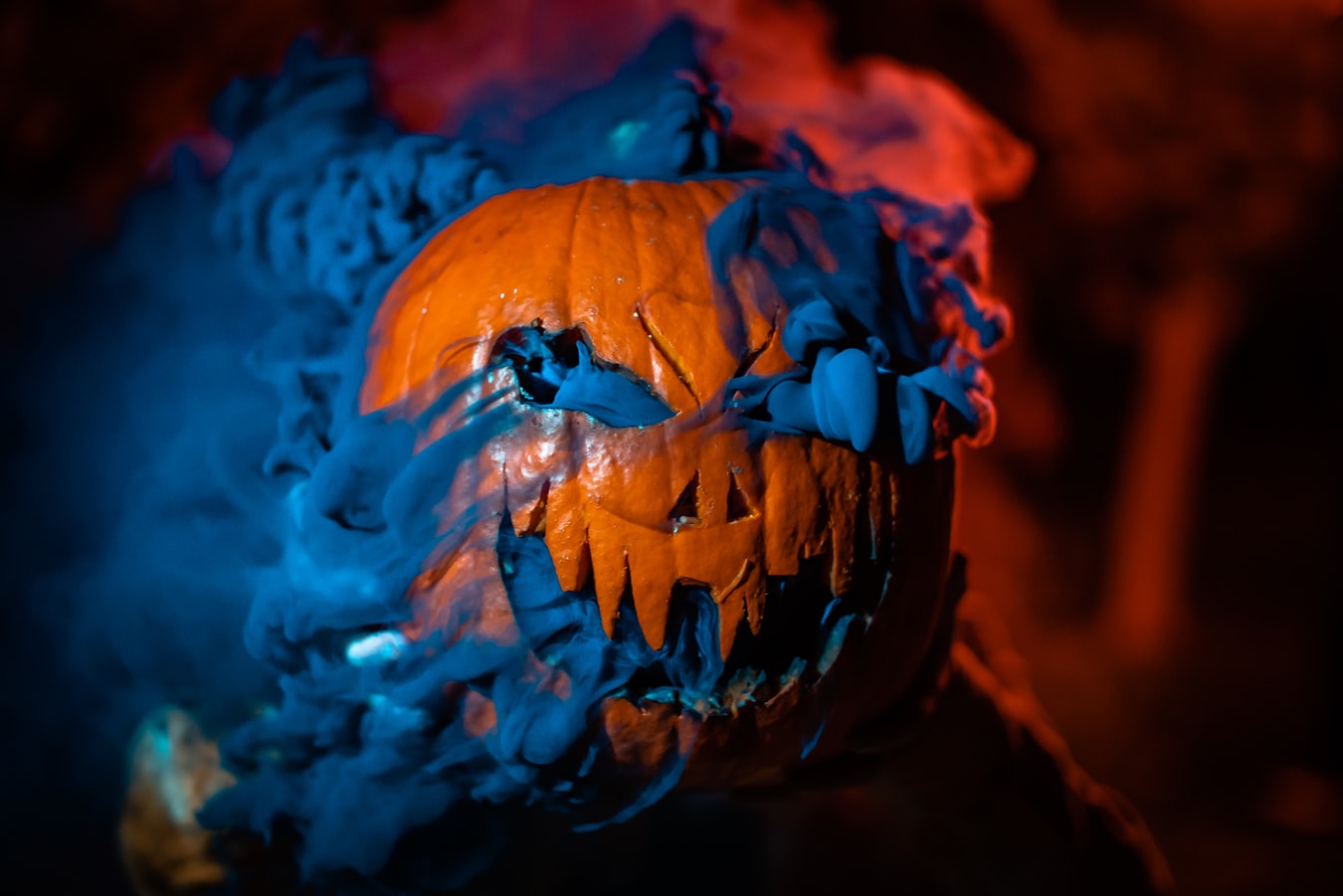 Halloween in Sardinia rhymes with Is animeddas